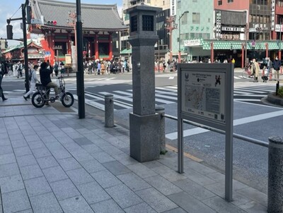 東京2020パラリンピックマラソンコース記念銘板（雷門前）