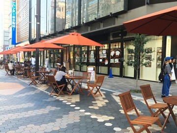 オープンカフェ（TOMODACHI STREET）の様子