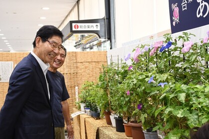 区長賞の選定の様子の写真