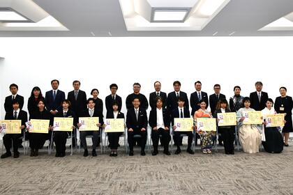 受賞者との記念撮影の写真