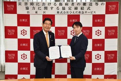 稗田代表取締役社長との記念撮影の写真