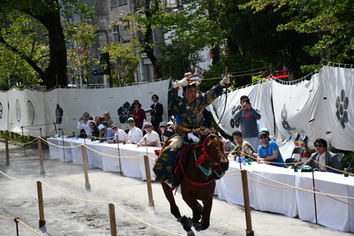 流鏑馬を楽しむ大使館関係者の様子画像