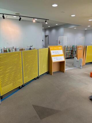 くらまえオレンジ図書館入口