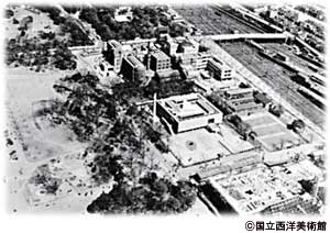 建物全景とその周辺（1960年頃） 写真