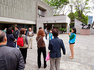 施設見学の様子